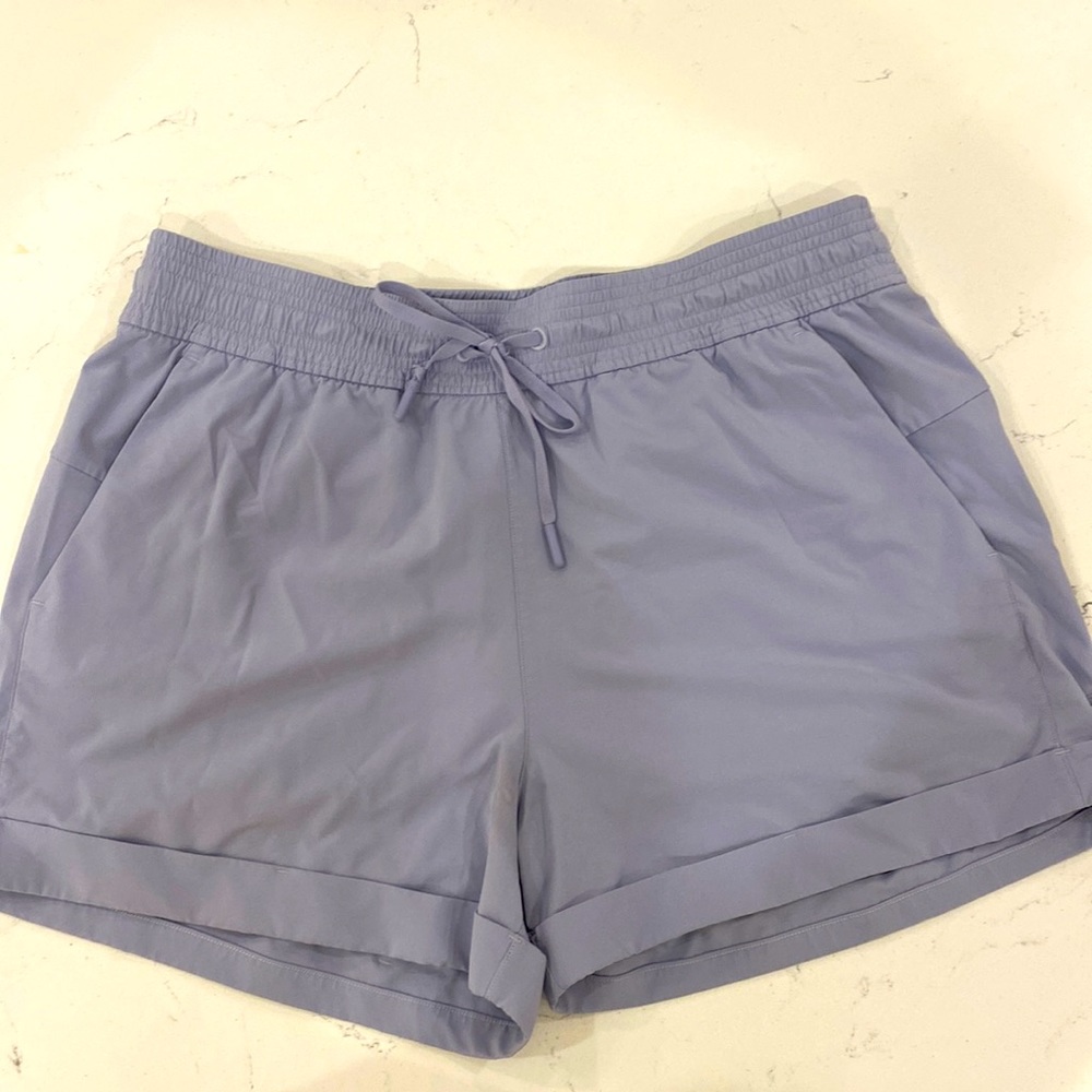 Lululemon Berry Mist Spring Break Away Mid-Rise size 10 Shorts.